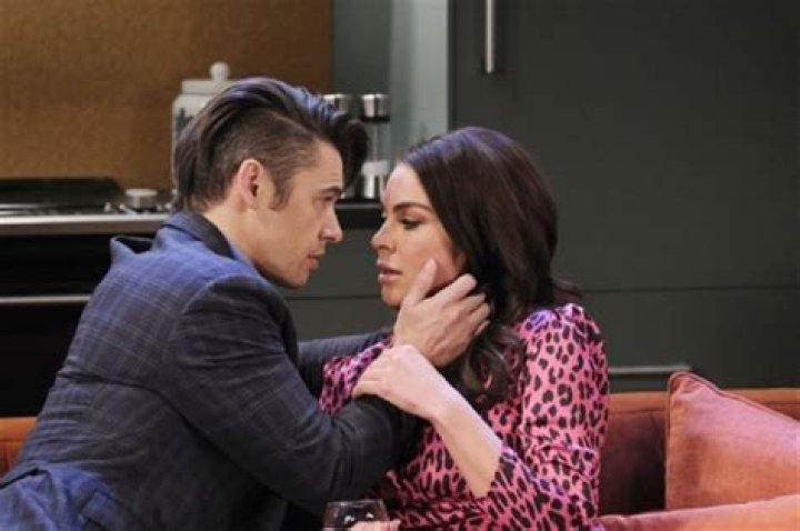 Chloe And Xander’s Spicy Hookup, Brady And Sarah Cast Away