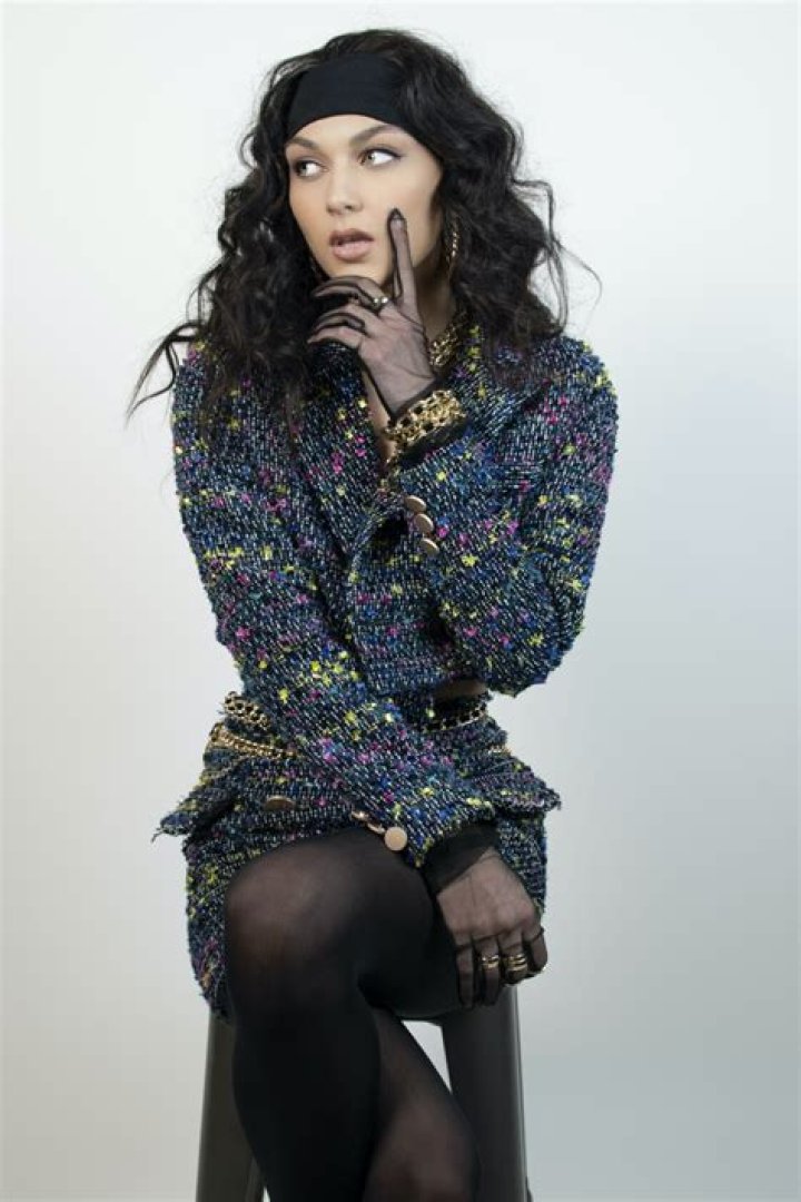 Get To Know Up & Coming Singer-Songwriter Julia Rizik (Q&A) – Celeb Secrets